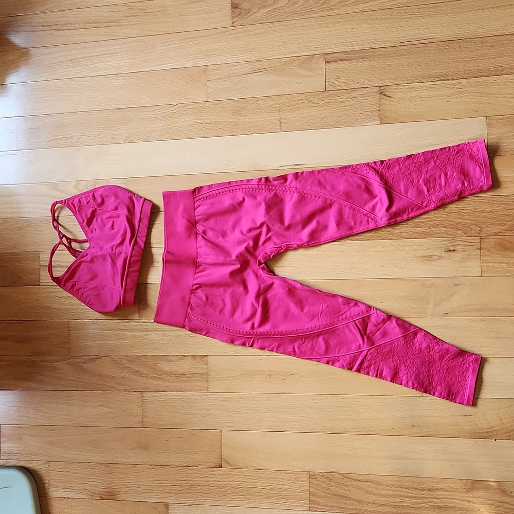 Fabeltics leggings and bra
